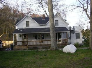 54 Lake St, Halifax, MA 02338