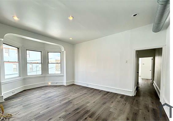 2nd image of 1801 W Erie Ave APT 2