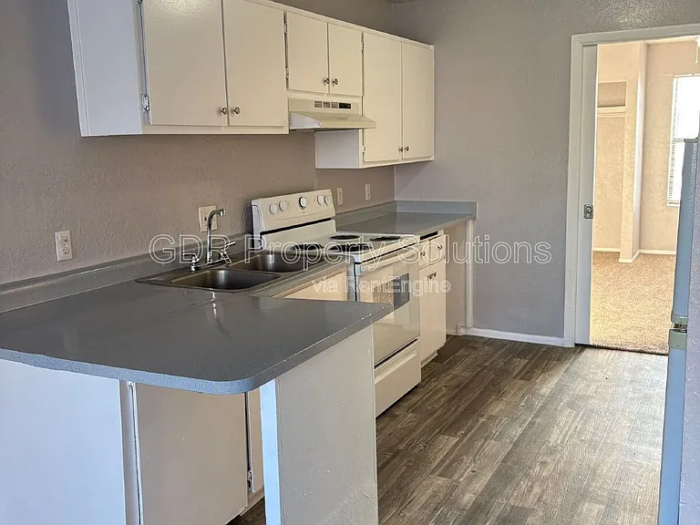 1100 Coal Ave SW #8 — Photo 5