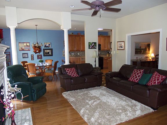 Looking toward Bfkst & Kitch