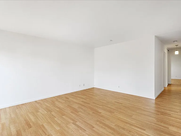 2118 Alameda Ave — Photo 8