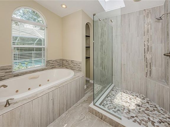 3rd image of 588 Waterford Cir E
