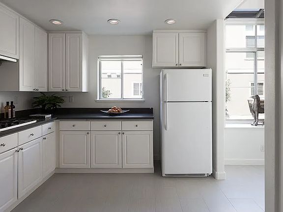 5th image of 503 Emerald Bay Ln