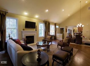 2 Watkins Dr #1, Newtown, CT 06482