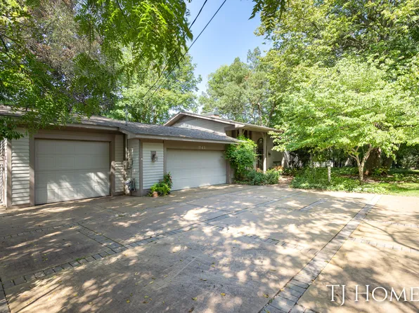 941 Thornapple River Dr SE, Ada, MI 49301