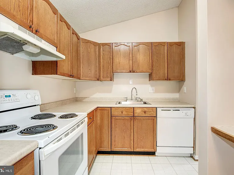 2106 Whitehall Rd #2D — Photo 16