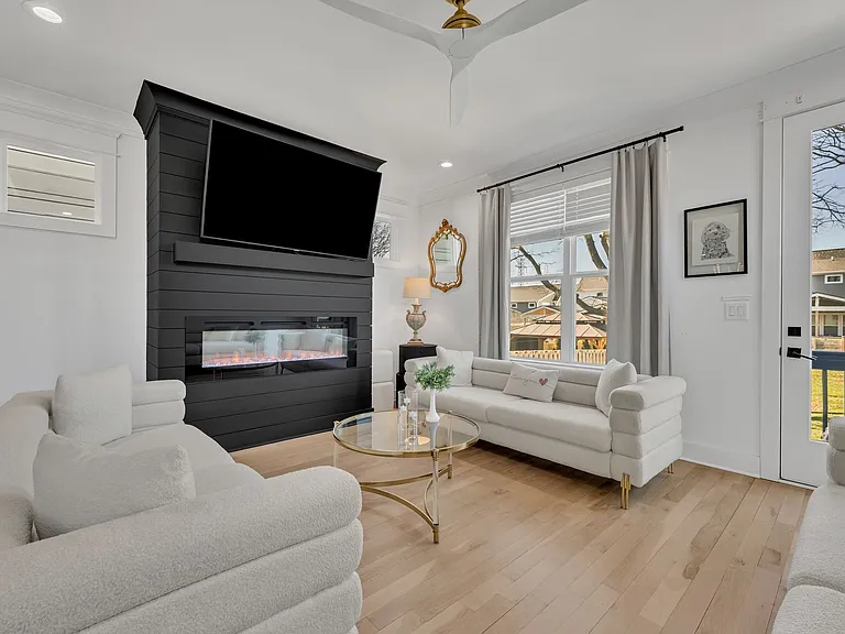 611B James Ave — Photo 7