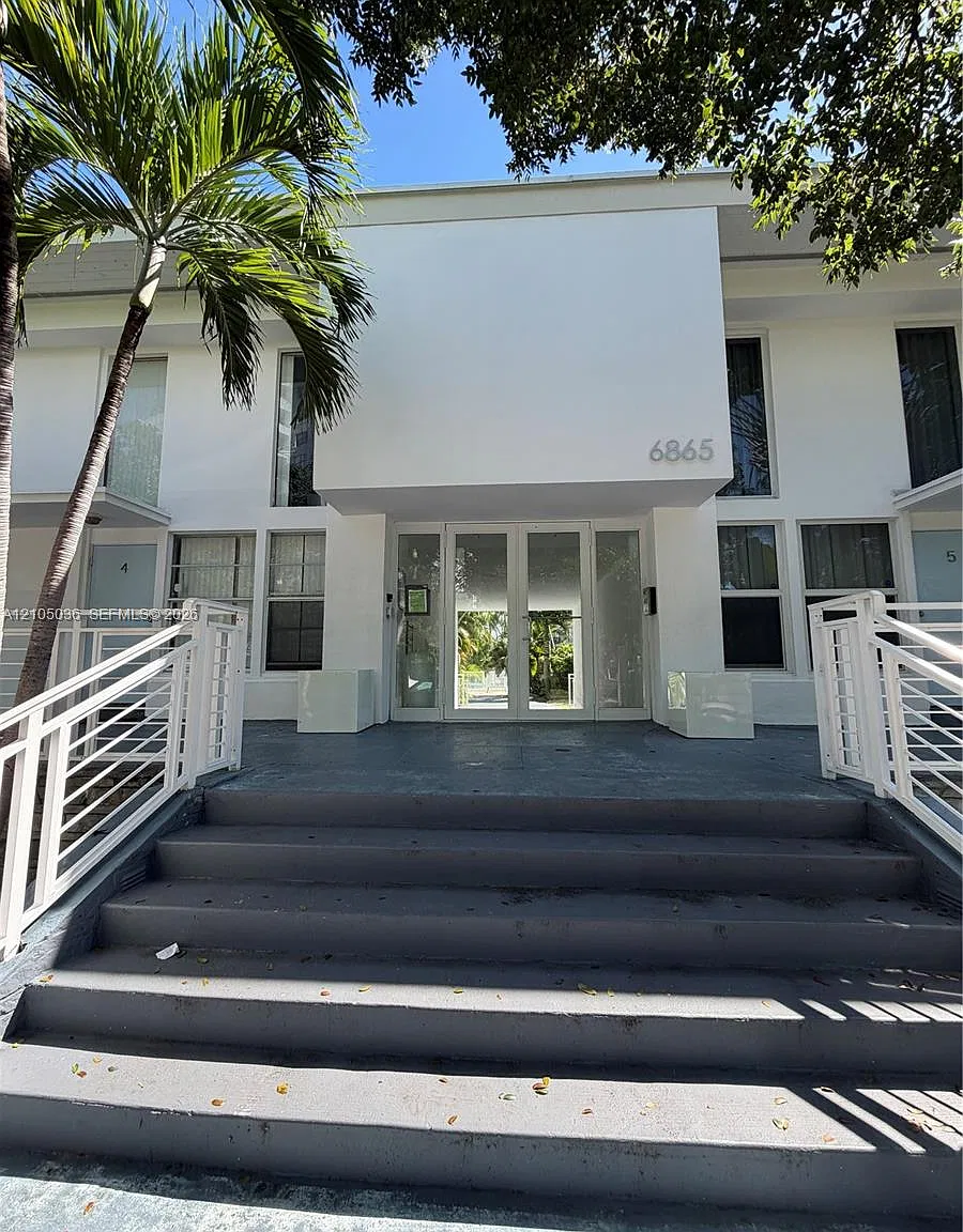 The Tropical Resort Condo — Photo 1