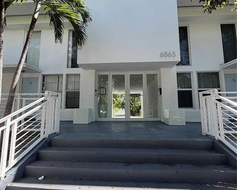 6865 E Bay Dr #3