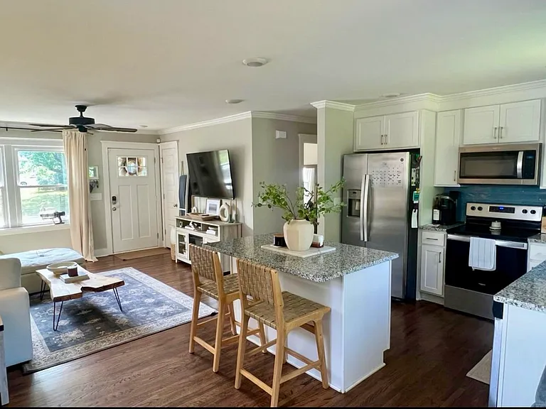 615 Nashua Ln — Photo 1
