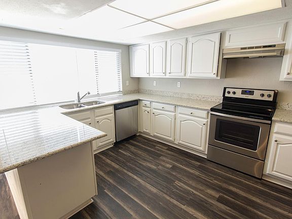 3rd image of 555 Havencrest Ln