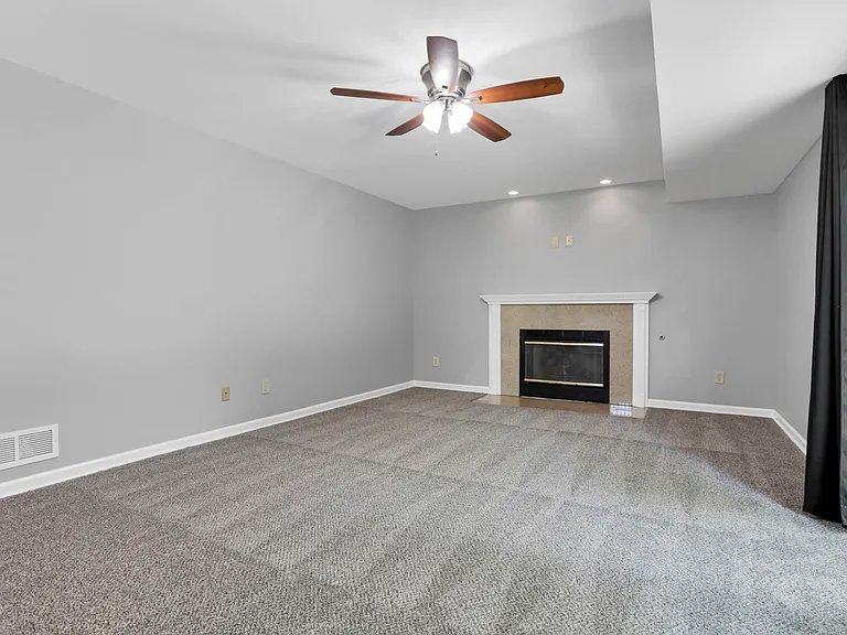 933 Briaro St — Photo 6