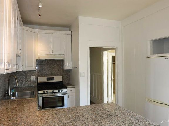 3rd image of 180 Langton St