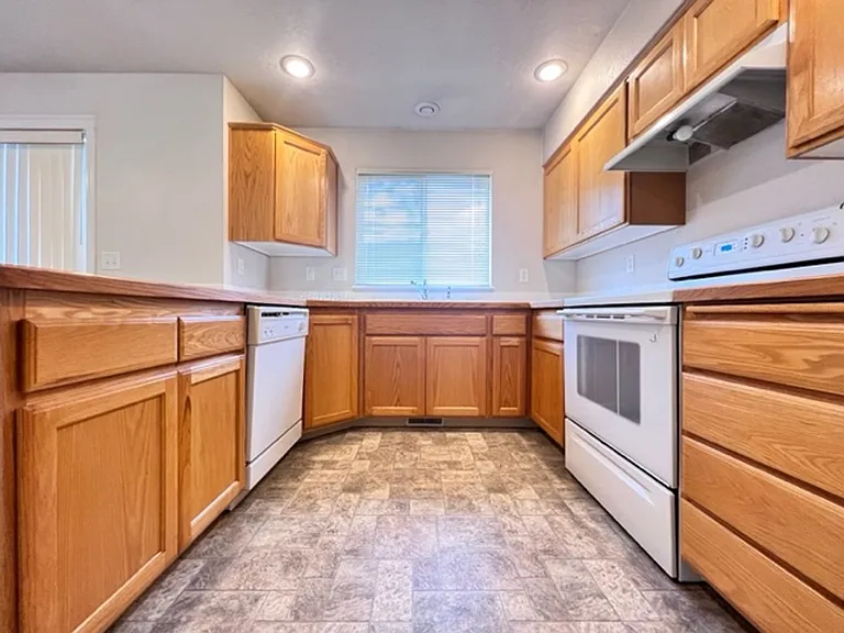 3016 W Madison Ave — Photo 6