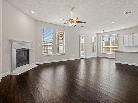 2nd image of 1701 Meadowleaf Ln