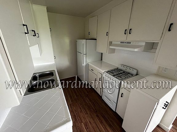 5th image of 1617 S Bundy Dr APT 5
