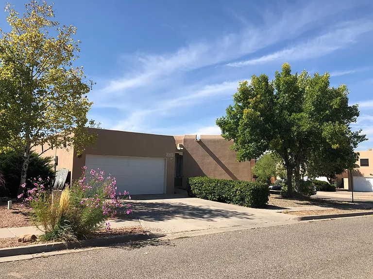 2324 Las Casitas — Photo 3