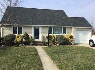 295 Madison Ave, Island Park, NY 11558