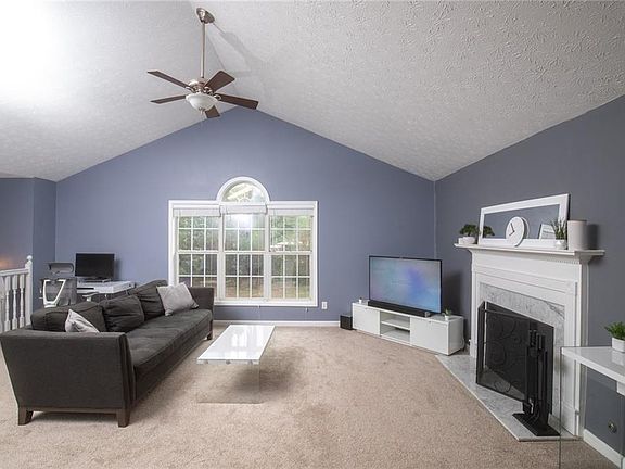 4th image of 1048 Olde Hinge Way
