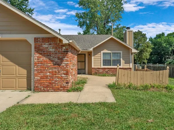 3900 Willshire Dr, Lawrence, KS 66049