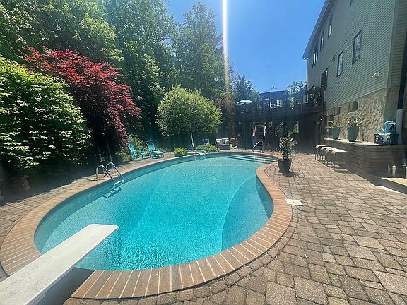 Free form pool hot tub 