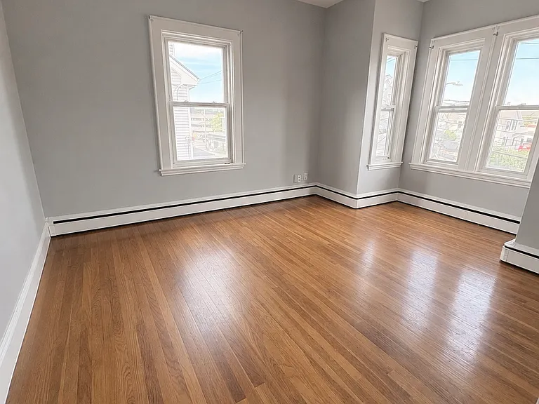 21-23 Lowell St #2 — Photo 4
