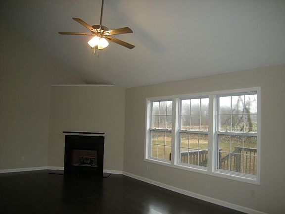 4th image of 112 Lindsey Kyla Ct