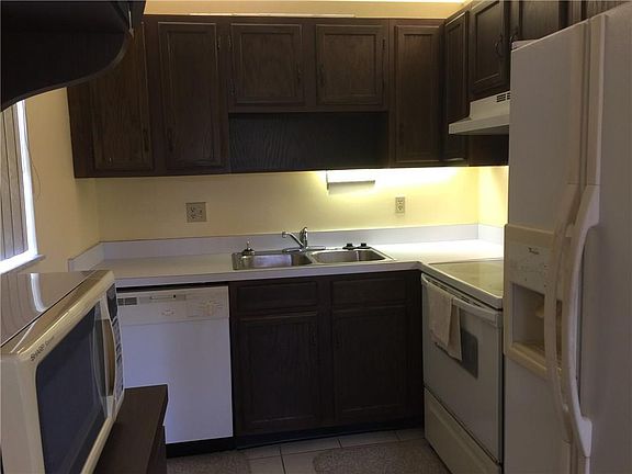 3rd image of 49 Woodland Dr