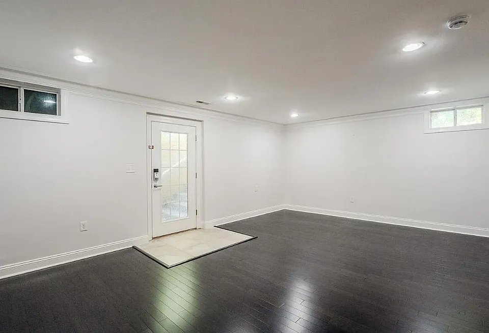 7812 Lake Dr #BASEMENT