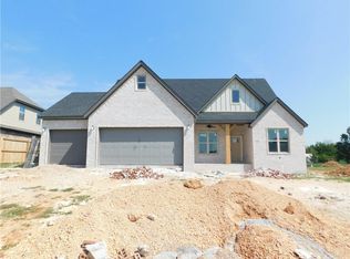678 Via Perona Rd, Springdale, AR 72762