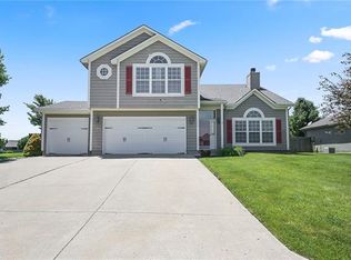 1120 SE Windstar Dr, Lees Summit, MO 64081