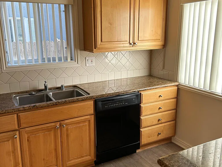 1023 Ocean Park Blvd #5 — Photo 1