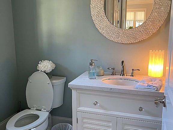 5th image of 225 Harbor Club Dr