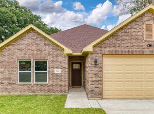 2621 Canton Dr, Fort Worth, TX 76112
