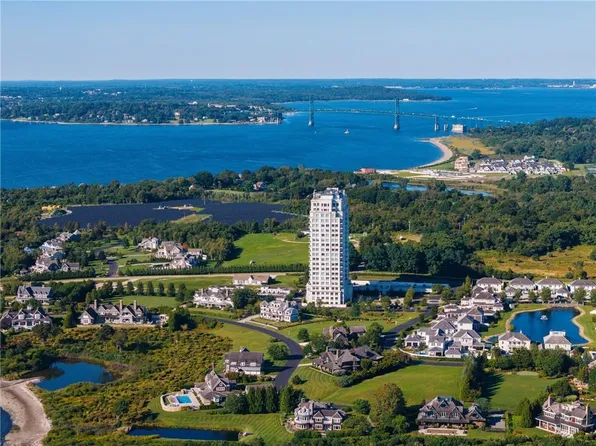 1 Tower Dr APT 801, Portsmouth, RI 02871