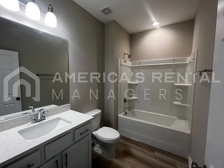 822 Temple St — Photo 15