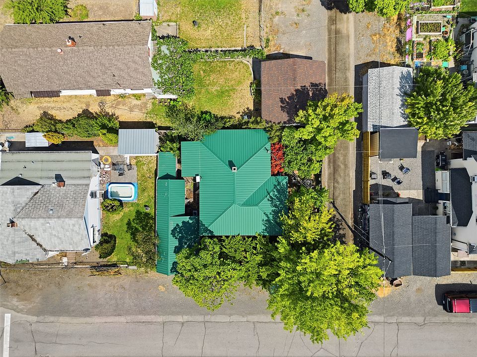 1st image of 252 6th St