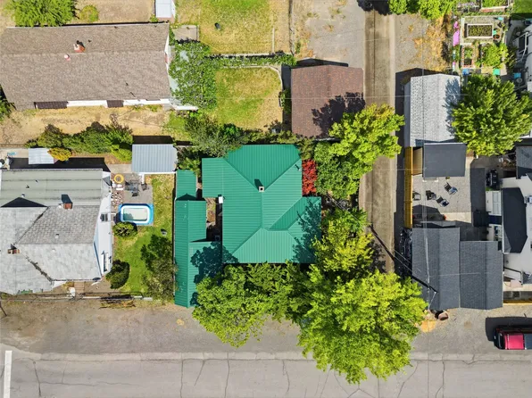 252 6th St, Lytton, BC V0K 1Z0