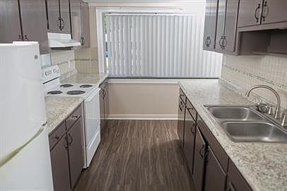 3rd image of 206 S Elm St #L