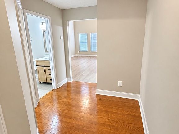 2nd image of 1321 Gates Cir SE