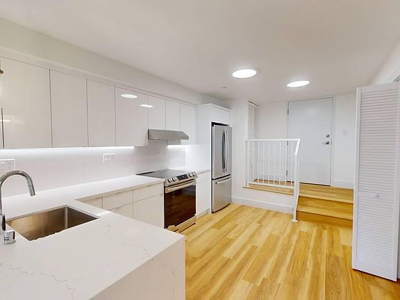 4th image of 4005 California St #13