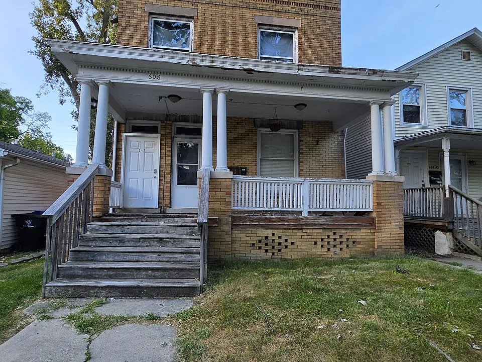 608 E Monroe St #4
