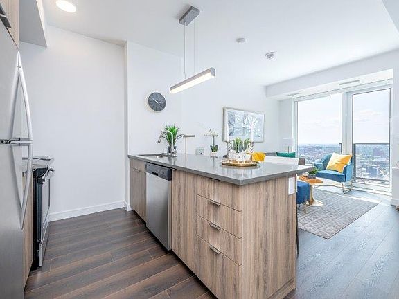 5th image of 510 12th Ave SW #2701
