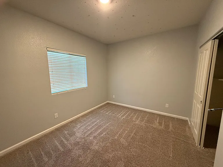 2995 Stable Dr — Photo 2