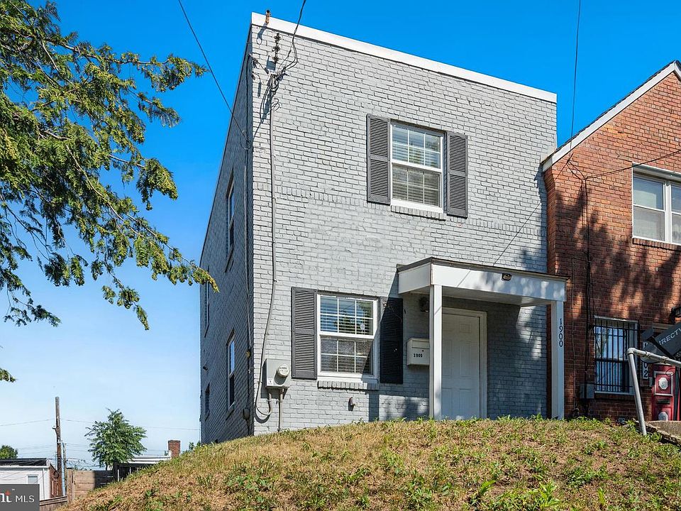 1st image of 1900 Savannah Pl SE