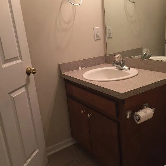 412 Marshbanks St — Photo 5