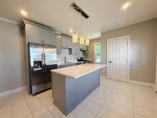 3 bed, 1.5 bath, 1450 sqft, $3,300 — Photo 2