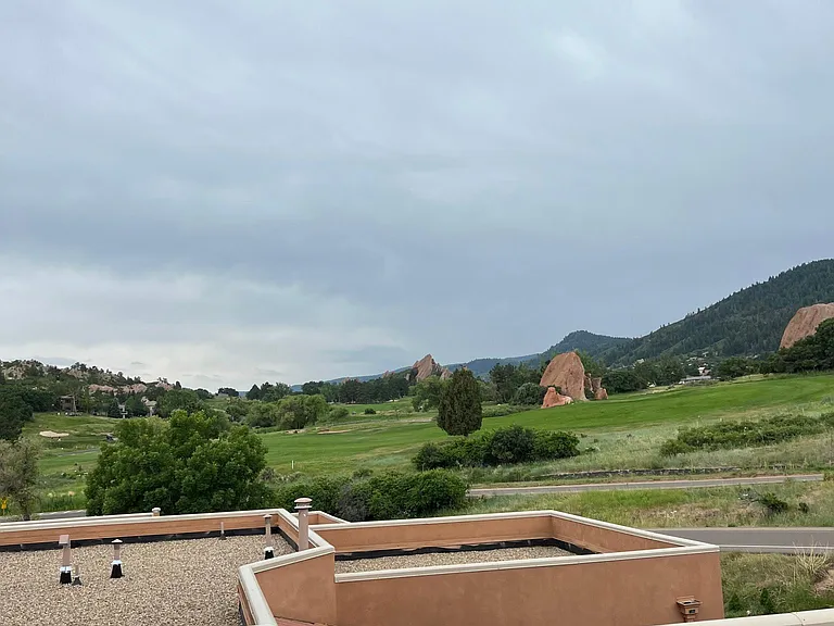 10556 Roxborough Dr — Photo 11