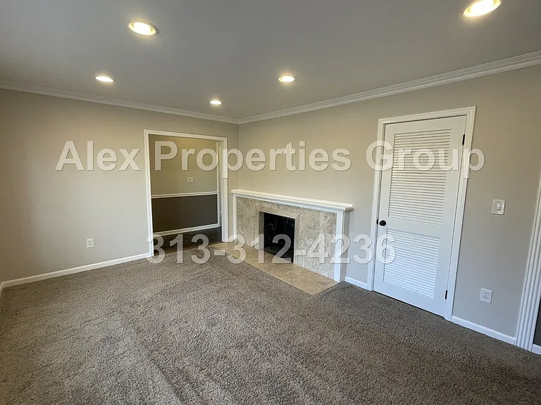 31045 Sheridan Dr — Photo 2
