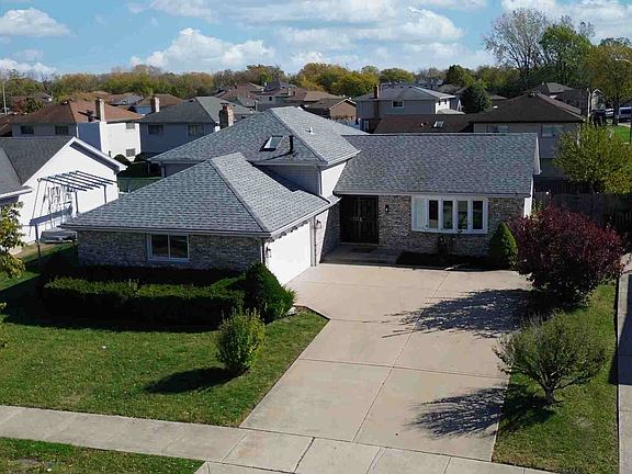 2nd image of 22507 Latonia Ln